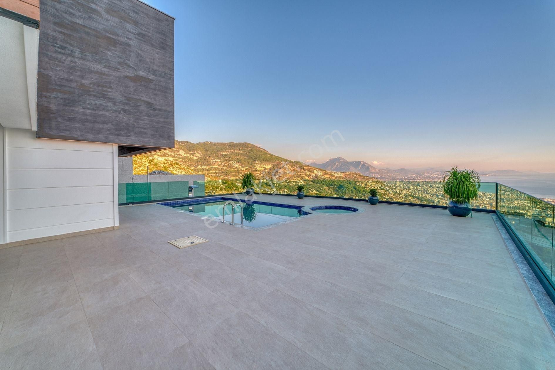 Alanya Tepe Modern Mimariye Sahip 4+1 Eşsiz Manzaralı Özel Villa - Görsel 24