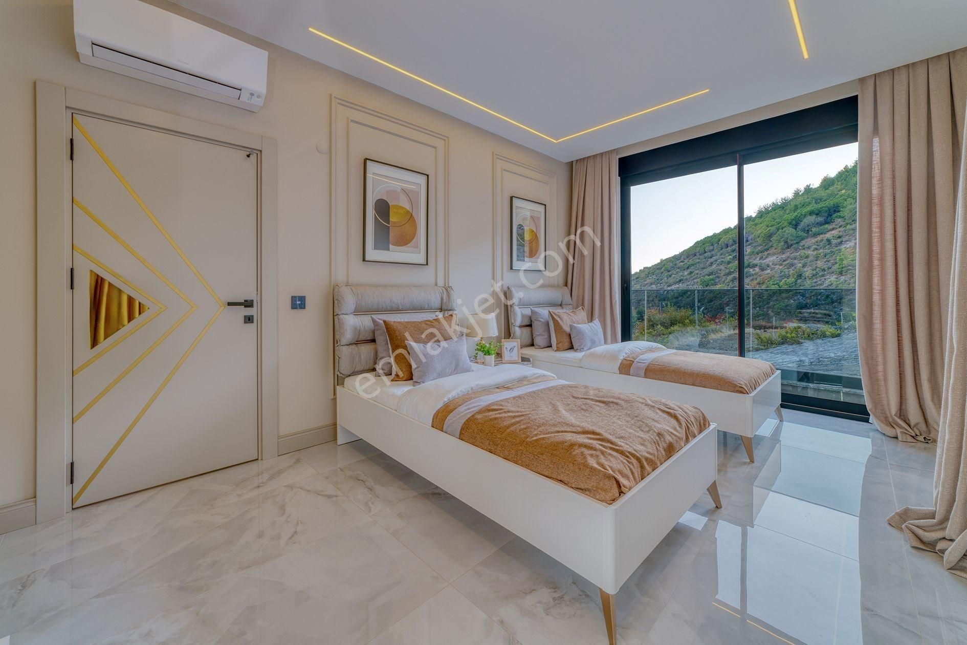 Alanya Tepe Modern Mimariye Sahip 4+1 Eşsiz Manzaralı Özel Villa - Görsel 15