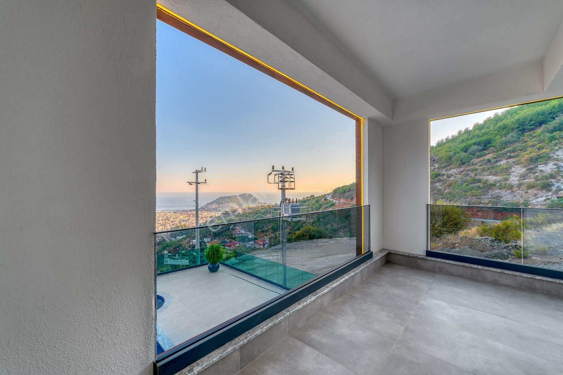 Alanya Tepe Modern Mimariye Sahip 4+1 Eşsiz Manzaralı Özel Villa - Görsel 20