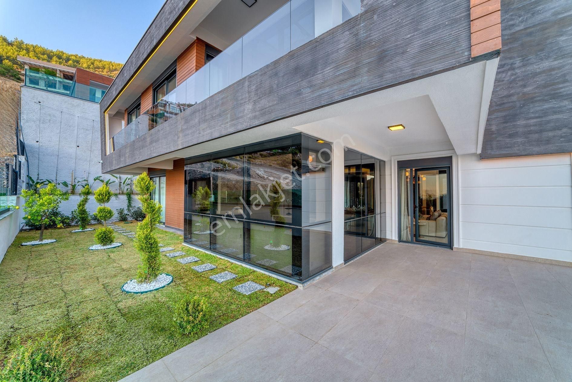 Alanya Tepe Modern Mimariye Sahip 4+1 Eşsiz Manzaralı Özel Villa - Görsel 22