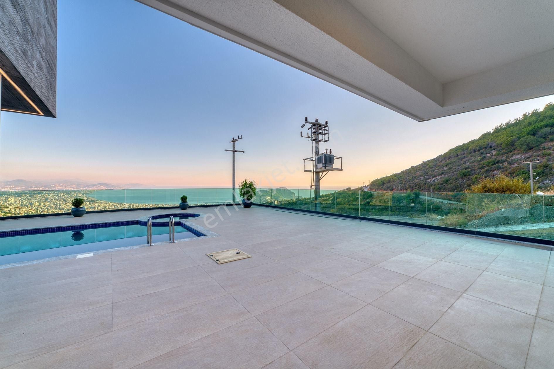 Alanya Tepe Modern Mimariye Sahip 4+1 Eşsiz Manzaralı Özel Villa - Görsel 23