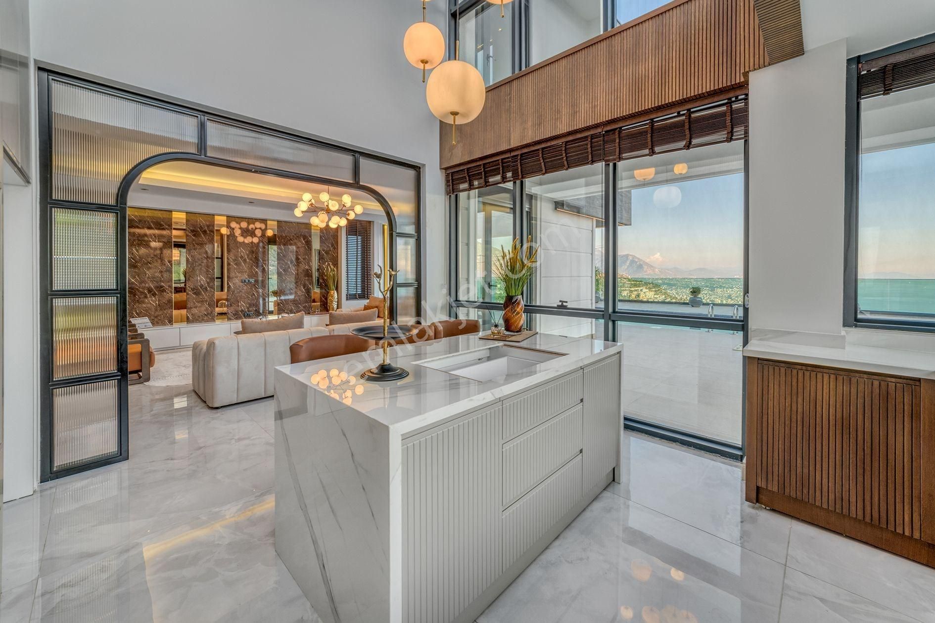 Alanya Tepe Modern Mimariye Sahip 4+1 Eşsiz Manzaralı Özel Villa - Görsel 9