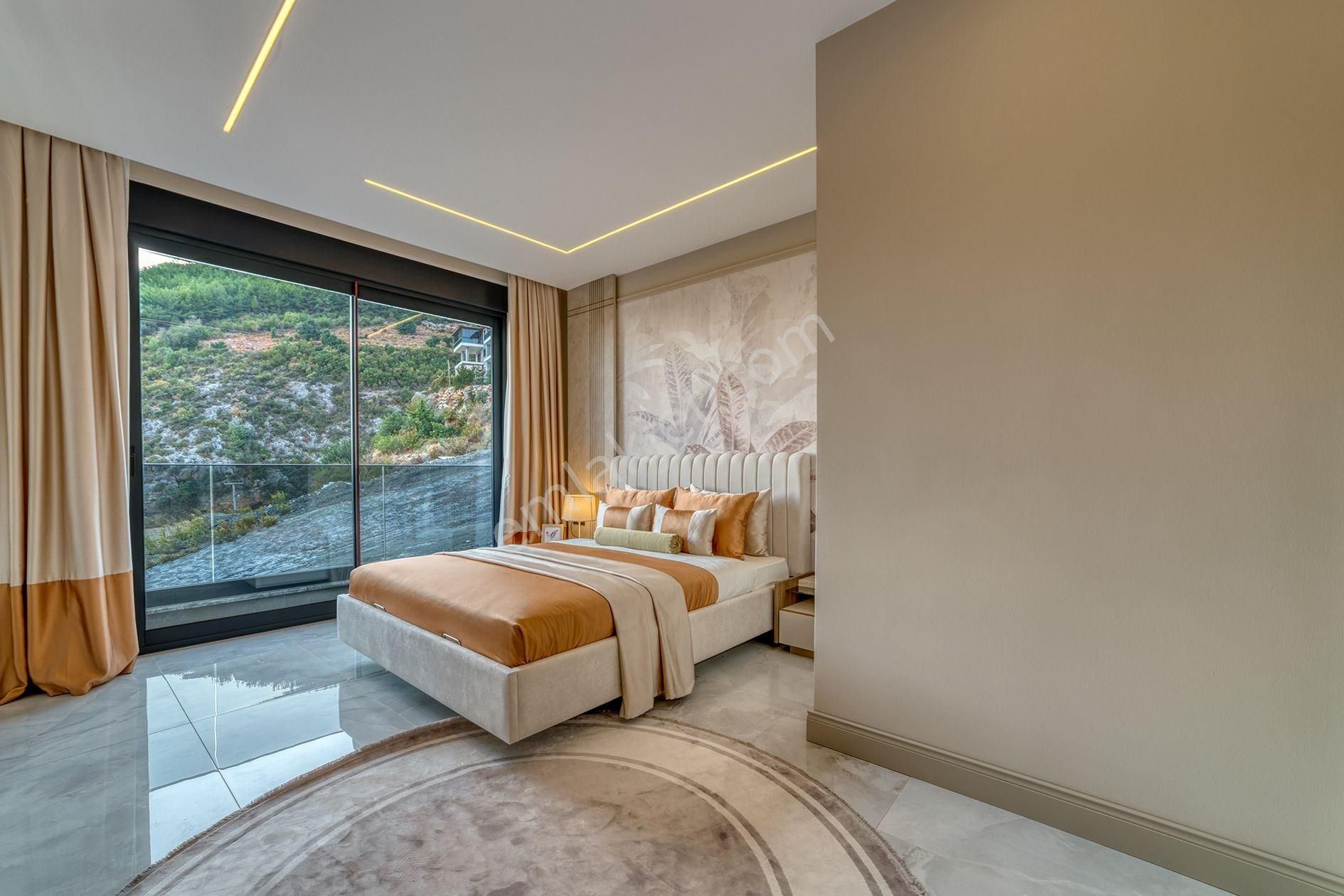 Alanya Tepe Modern Mimariye Sahip 4+1 Eşsiz Manzaralı Özel Villa - Görsel 14