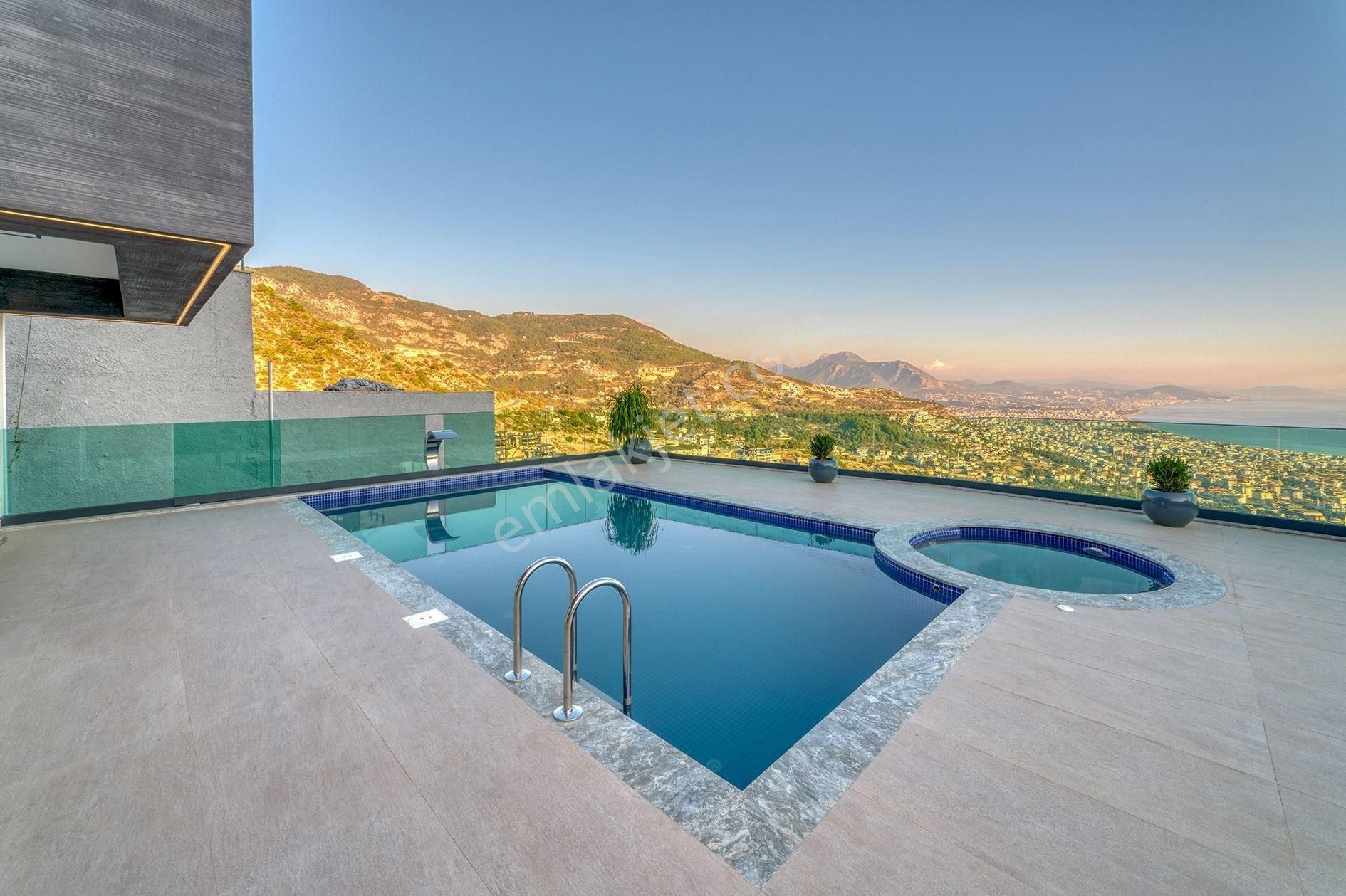Alanya Tepe Modern Mimariye Sahip 4+1 Eşsiz Manzaralı Özel Villa - Görsel 34