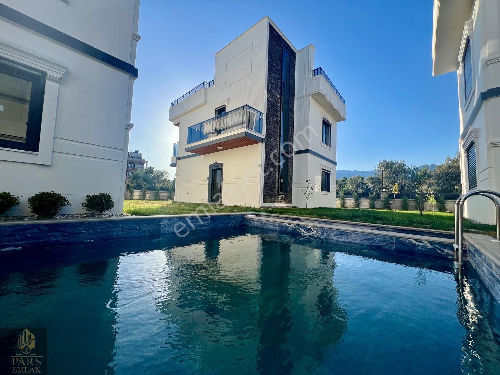 Parstan Zeytinlide Havuzlu Modern Tasarımlı Yerden Isıtmalı 4+1