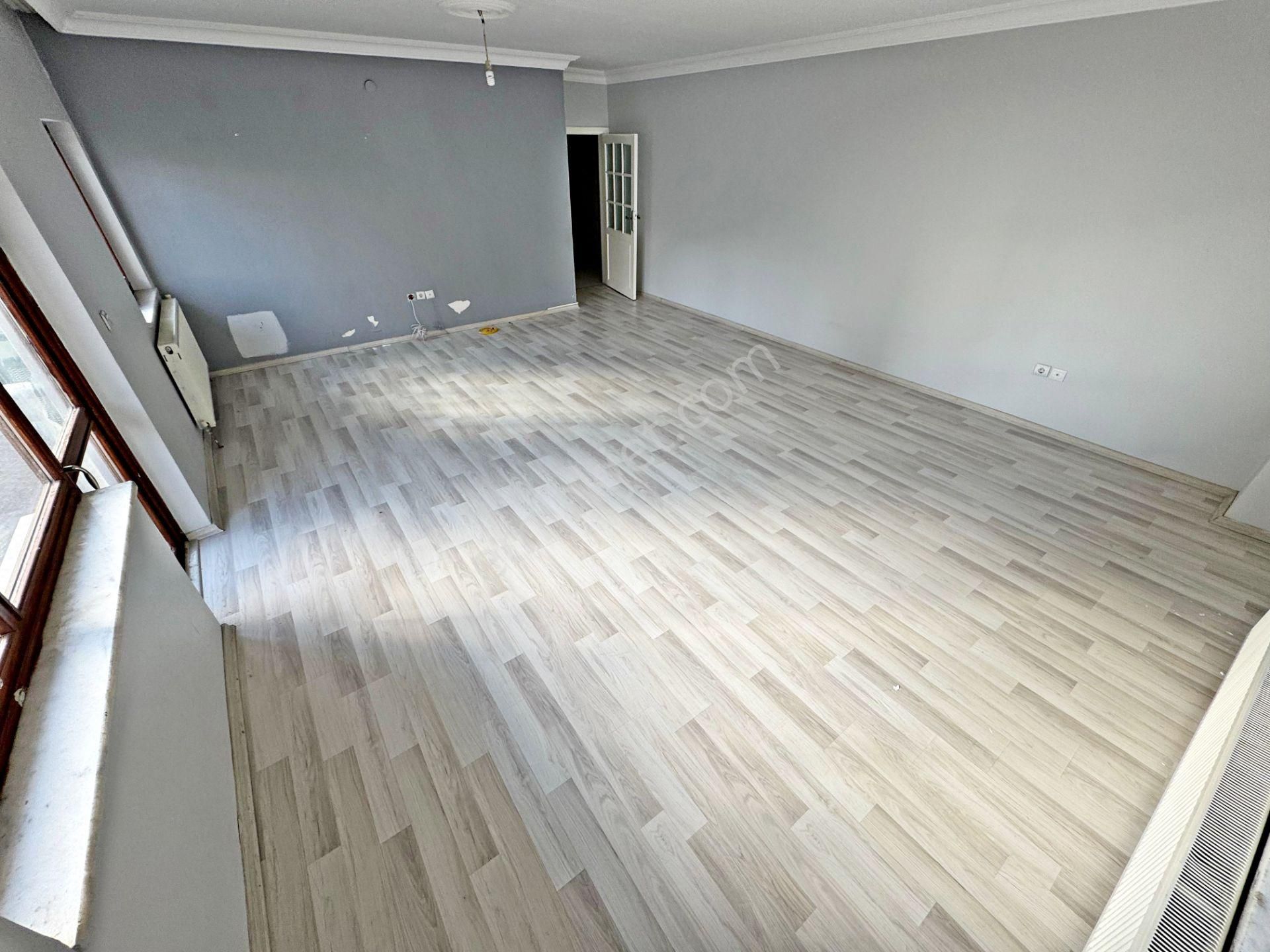 Gold Emlaktan Bağcı Caddesi Üzerinde Asansörlü 2 Bloklu Sitede Katta 3+1 Kiralık Daire - Görsel 3