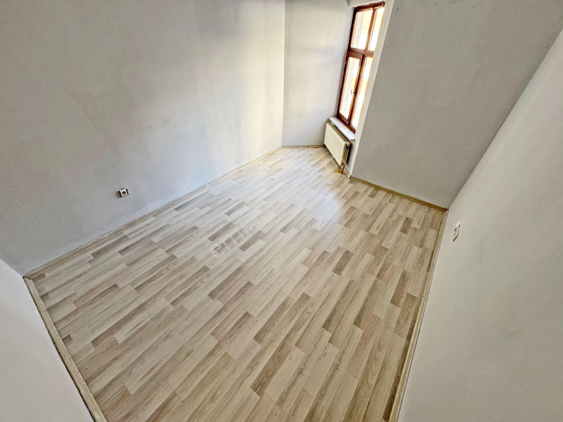 Gold Emlaktan Bağcı Caddesi Üzerinde Asansörlü 2 Bloklu Sitede Katta 3+1 Kiralık Daire - Görsel 14