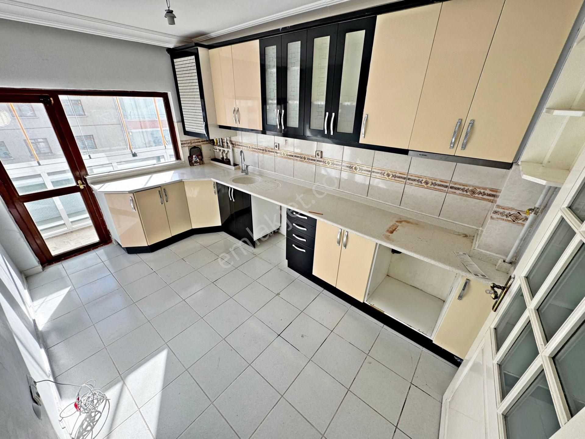 Gold Emlaktan Bağcı Caddesi Üzerinde Asansörlü 2 Bloklu Sitede Katta 3+1 Kiralık Daire