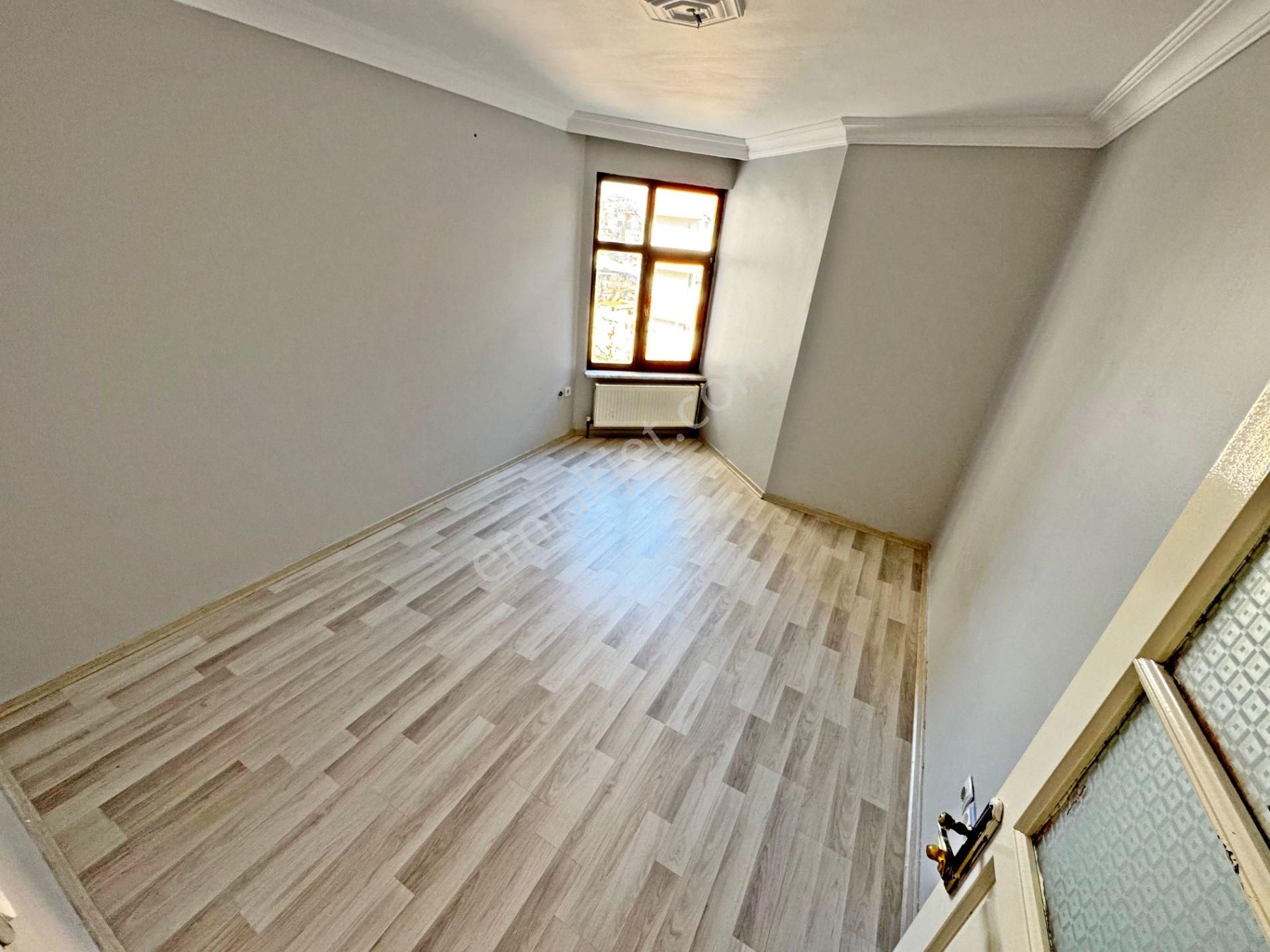 Gold Emlaktan Bağcı Caddesi Üzerinde Asansörlü 2 Bloklu Sitede Katta 3+1 Kiralık Daire - Görsel 18