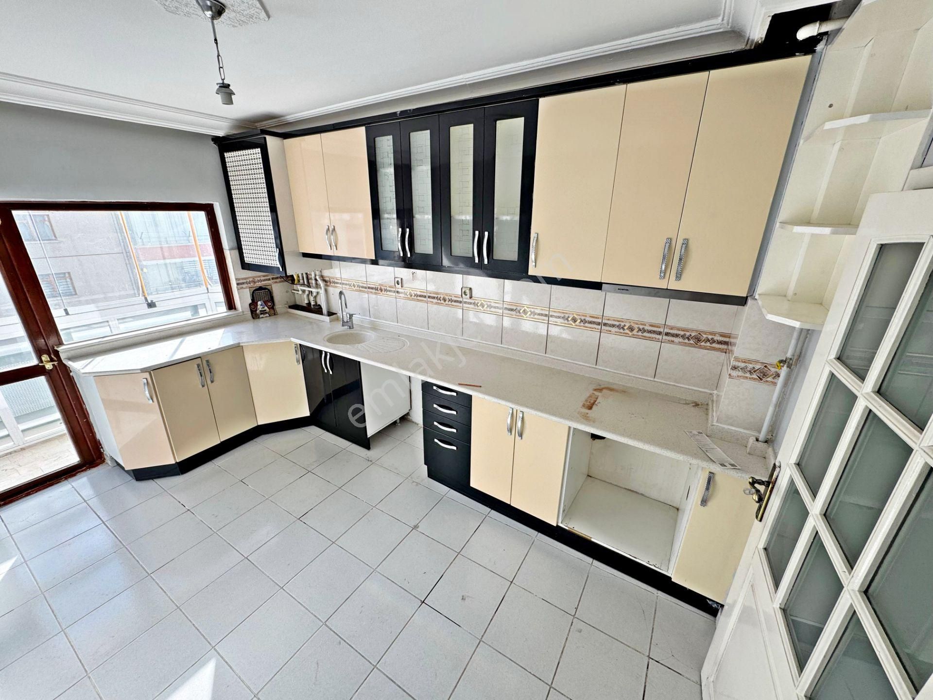 Gold Emlaktan Bağcı Caddesi Üzerinde Asansörlü 2 Bloklu Sitede Katta 3+1 Kiralık Daire - Görsel 23