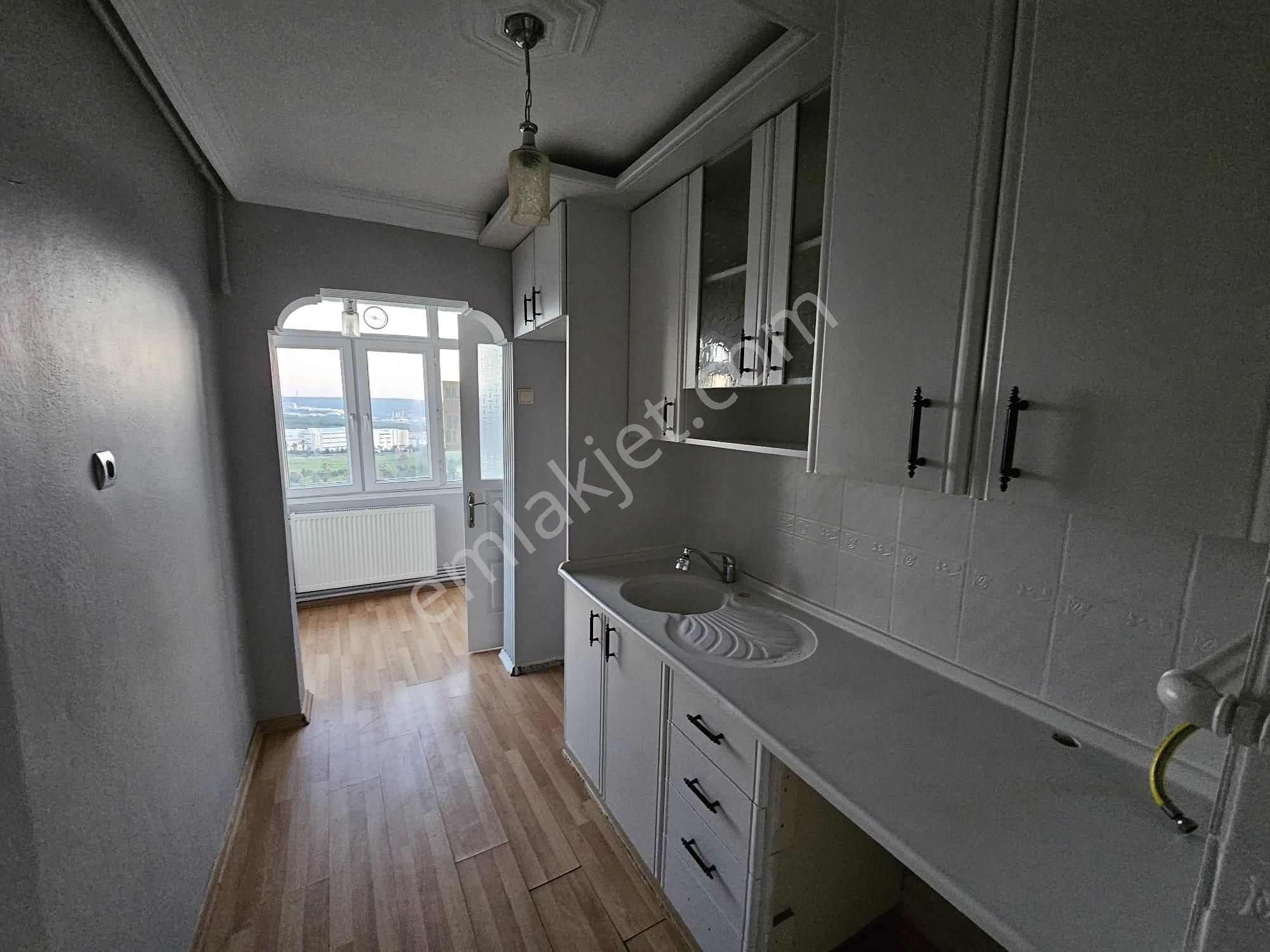 İzkent Cumhuriyet Mah'de 2+1 Full Yapılı,bakımlı 5.kat Daire
