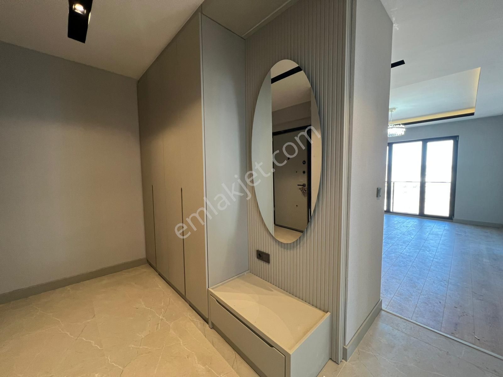 Engin Emlak'tan Cadde Üzerin'de Şık Tasarımlı Sıfır 2+1 Daire