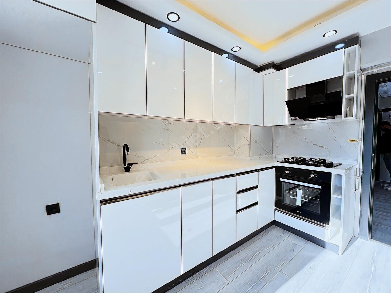 Engin Emlak'tan Lüks İç Dizayn'a Sahip Güney Cephe 3+1 Daire