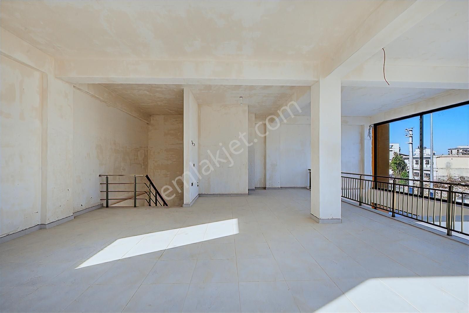 Altınova Antalya Caddesi Üzeri Kiralık 3 Katlı Sıfır Dükkan - Görsel 3