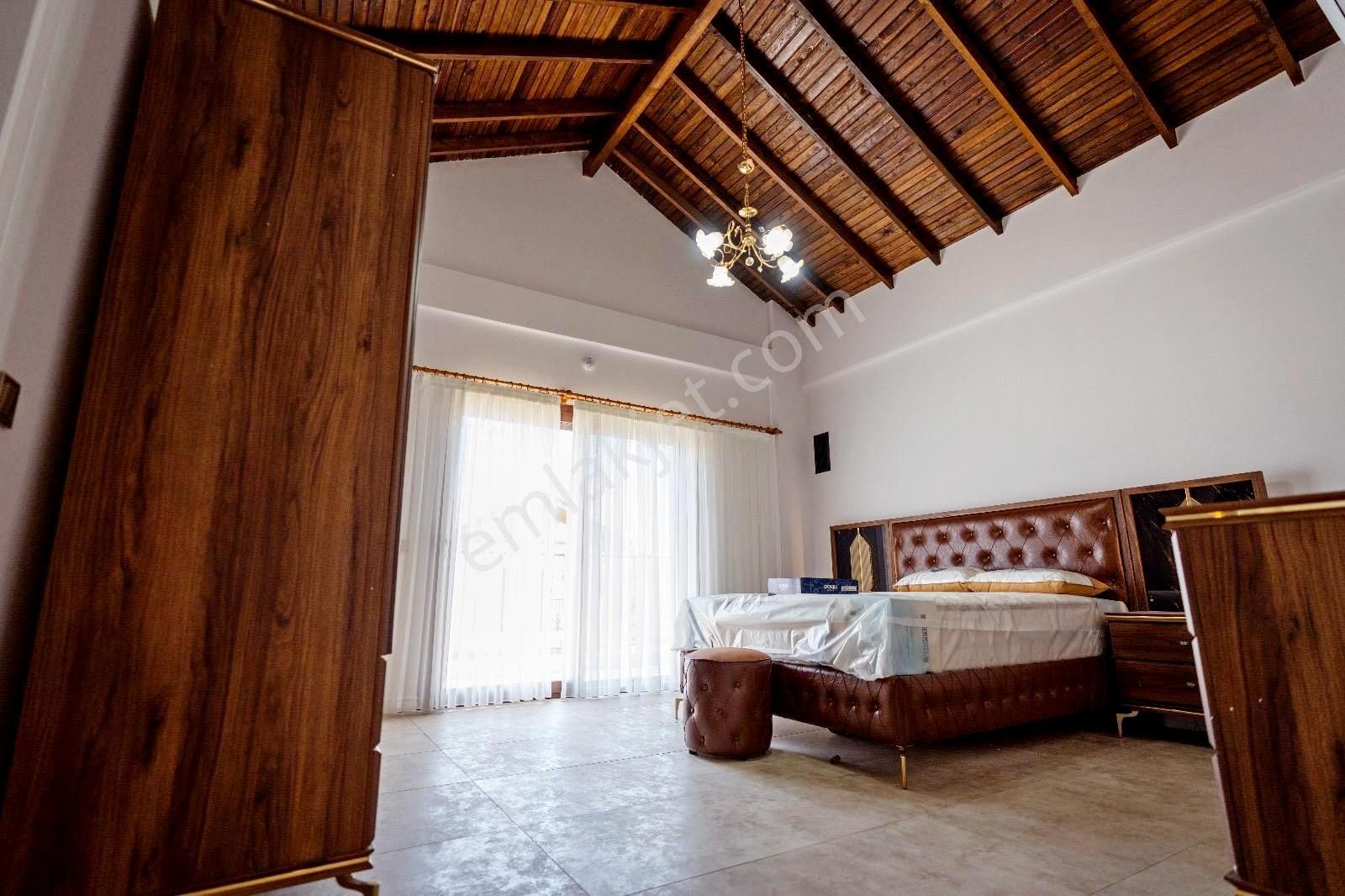 Kuşadası Caferli De Tek Müstakil Özel Havuzlu 3+1 Müstakil Villa - Görsel 23