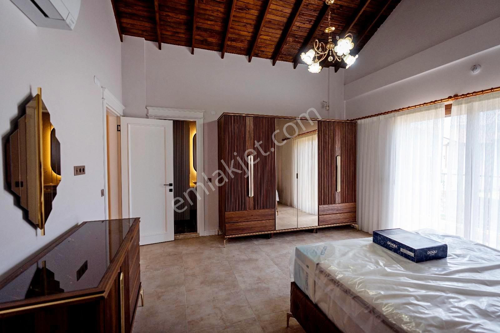 Kuşadası Caferli De Tek Müstakil Özel Havuzlu 3+1 Müstakil Villa - Görsel 24