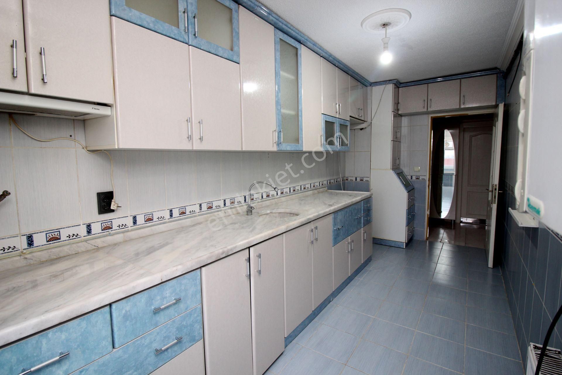 Emre Emlak'ta Ulubatlı Hasan'da Site İçi Asansörlü Arakat Kiralık Daire - Görsel 5