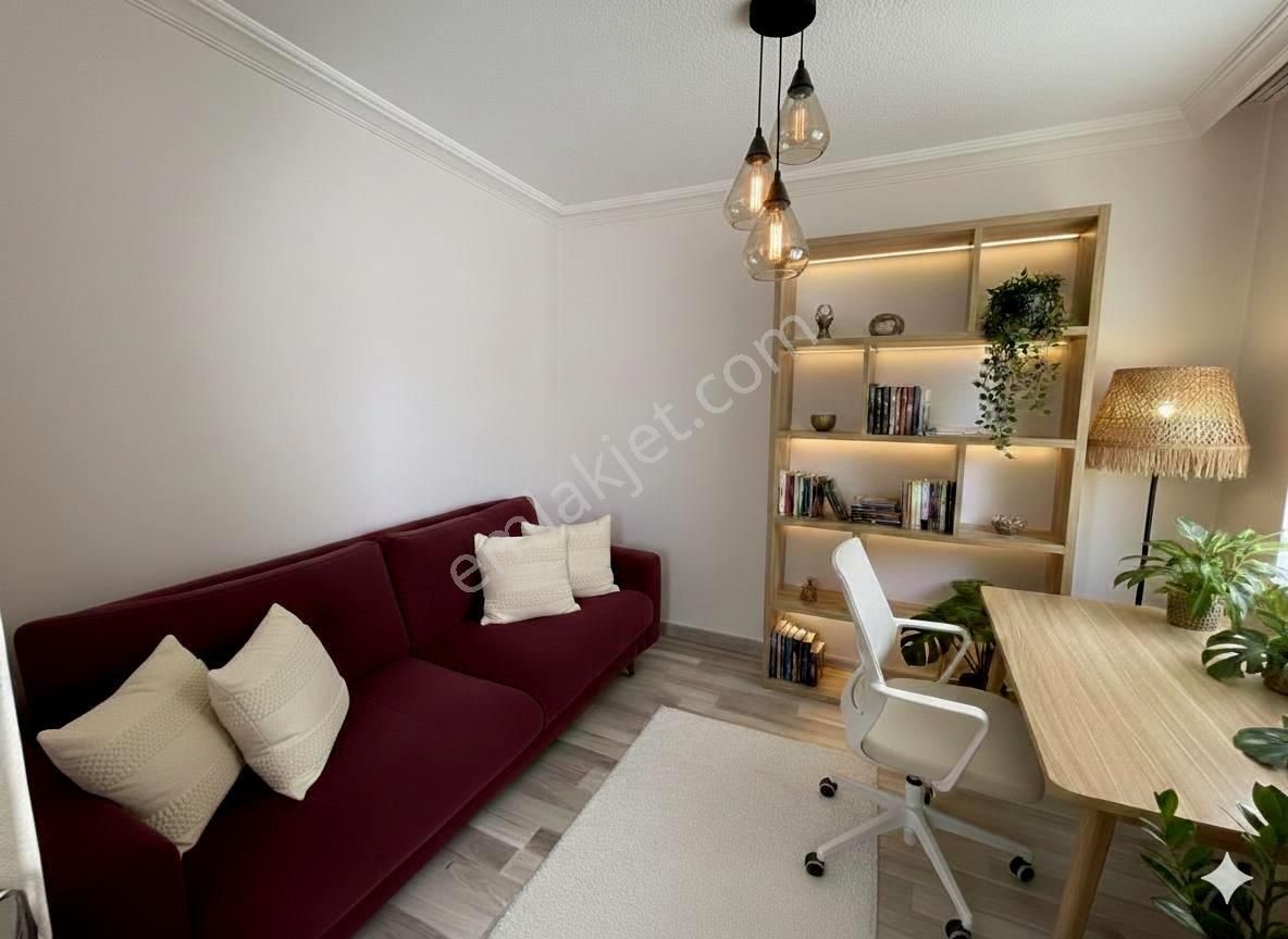 Emre Emlak'ta Ulubatlı Hasan'da Site İçi Asansörlü Arakat Kiralık Daire - Görsel 3