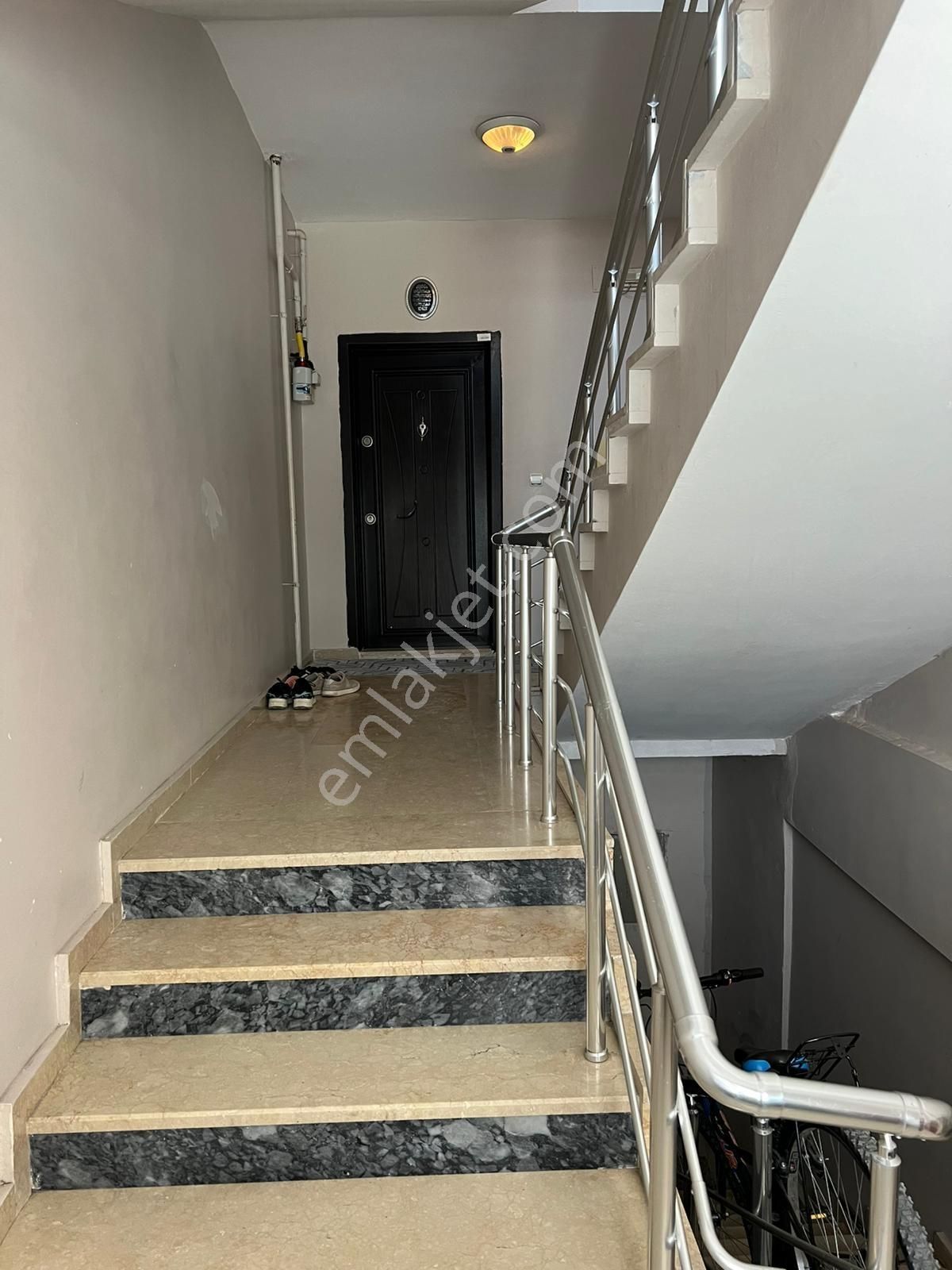 Satılık Ticari Ruhsatlı 5 Katlı Bina - Görsel 4
