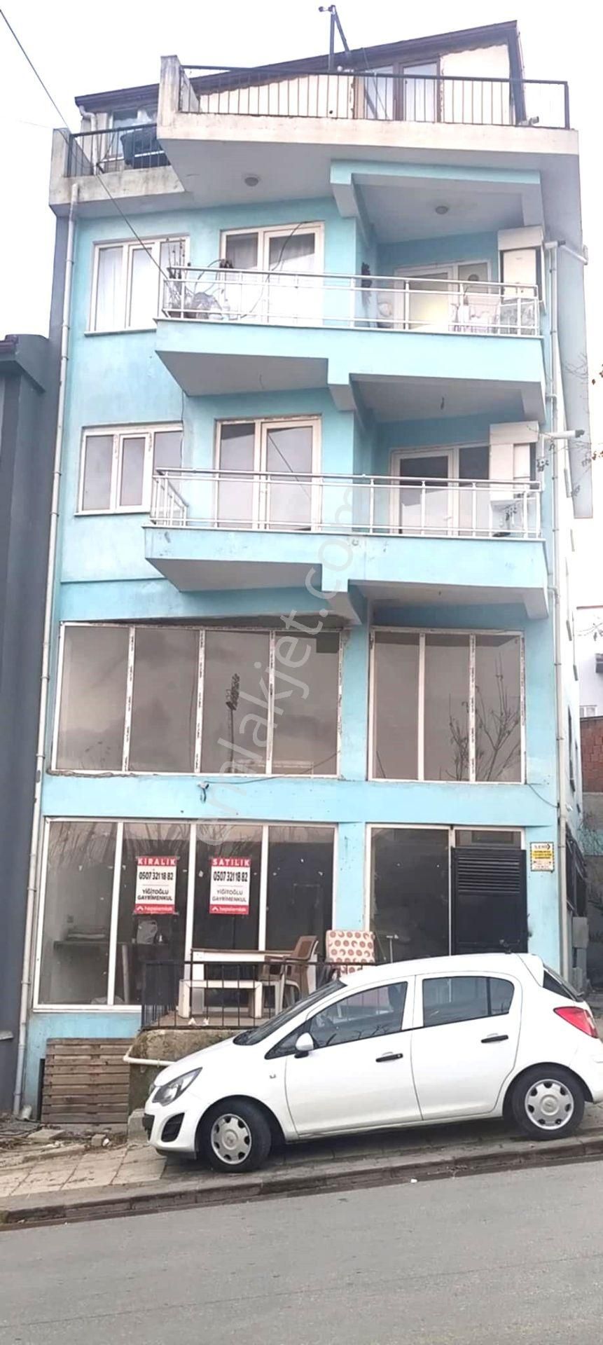 İlbadı Mahallesinde Cadde Üzerinde Bodrum+2 Kat Toplam 240 M2 İş Yeri 4.950.000 Tl