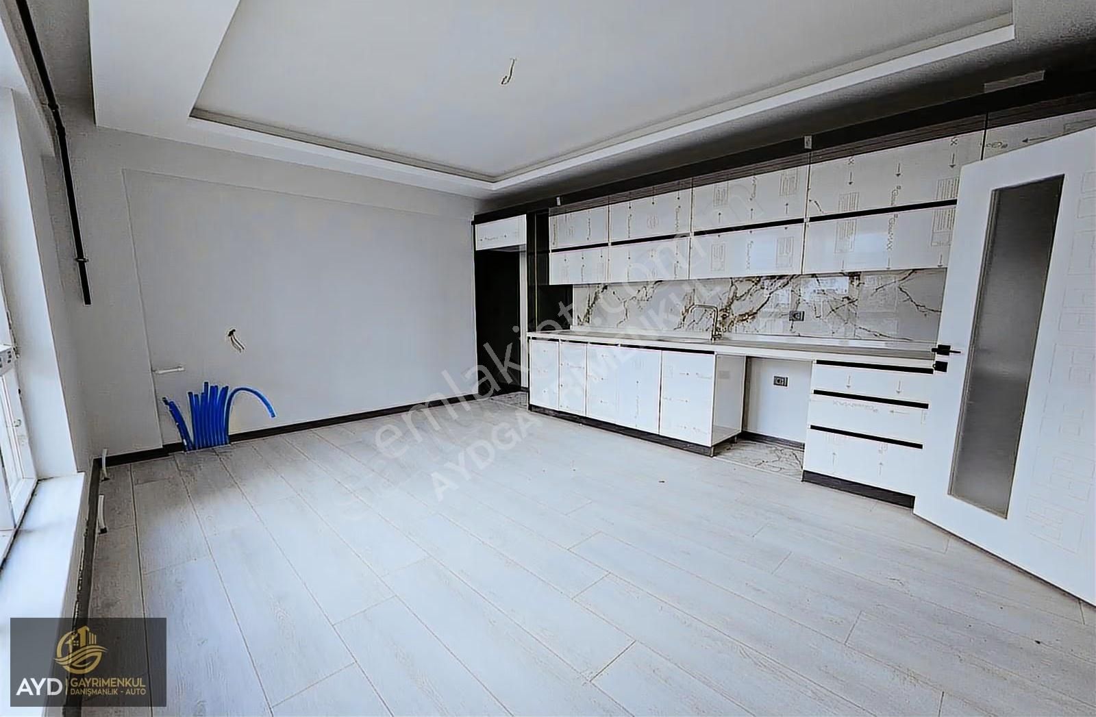 Ayd'den Menderes Mah.'de Cadde Üzerinde Sıfır 1+1 Daire