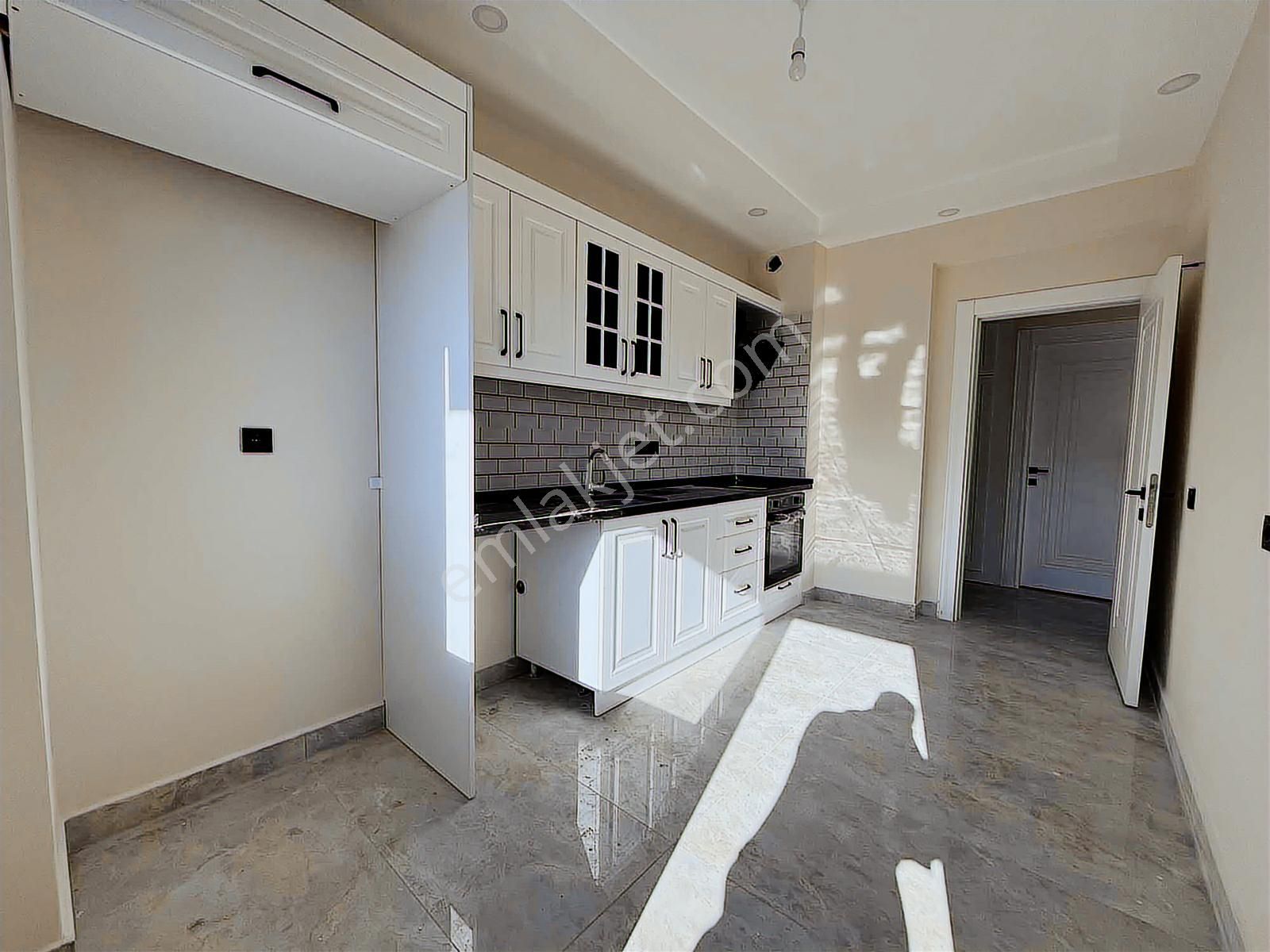 Barbaros'ta Havuz Manzaralı Lüks 2+1 - Görsel 2