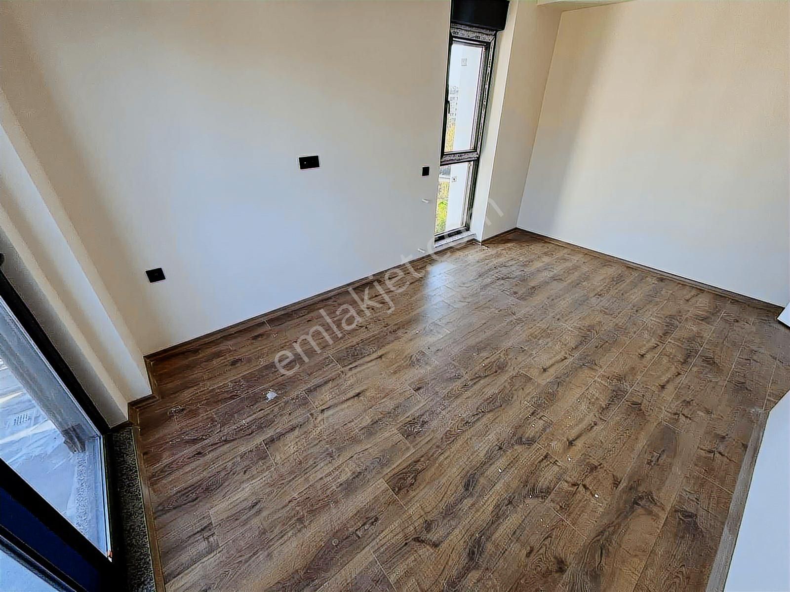 Barbaros'ta Havuz Manzaralı Lüks 2+1 - Görsel 14