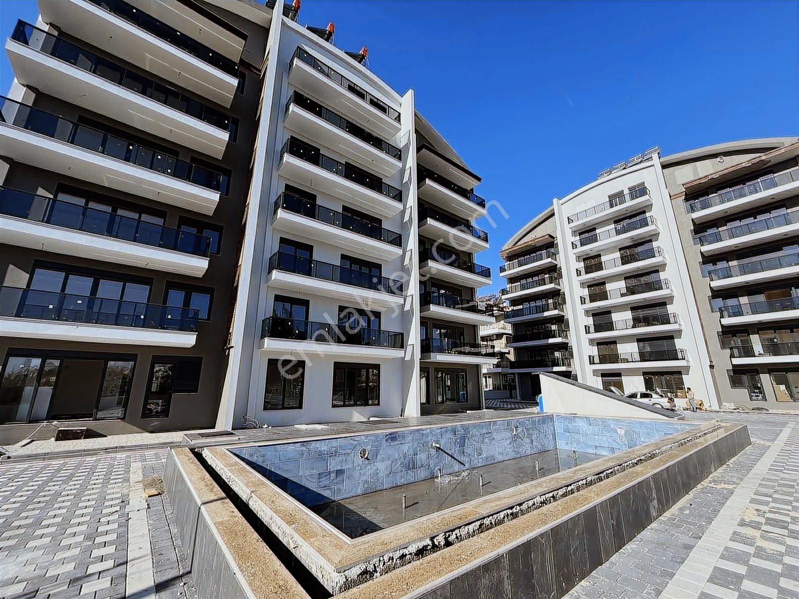 Barbaros'ta Havuz Manzaralı Lüks 2+1 - Görsel 30