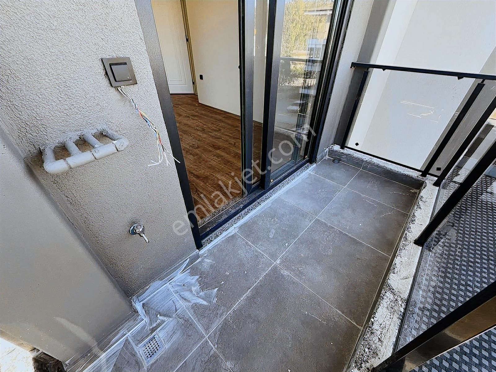 Barbaros'ta Havuz Manzaralı Lüks 2+1 - Görsel 15