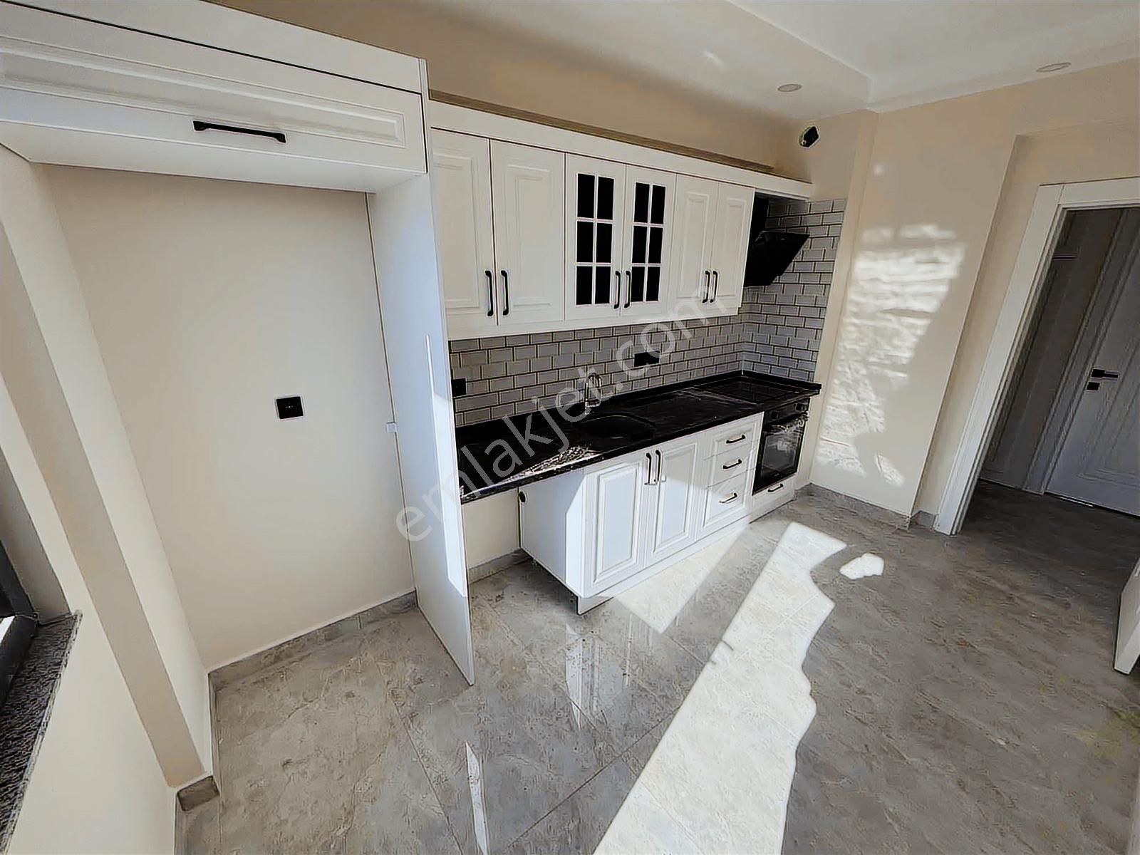 Barbaros'ta Havuz Manzaralı Lüks 2+1 - Görsel 7