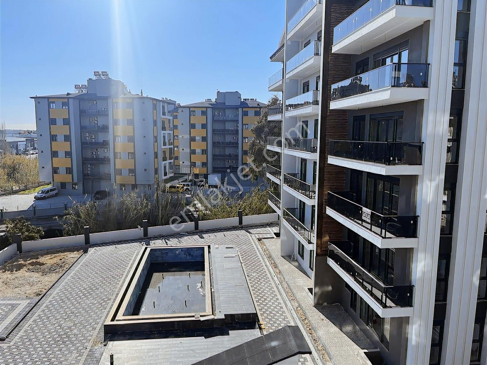 Barbaros'ta Havuz Manzaralı Lüks 2+1 - Görsel 33