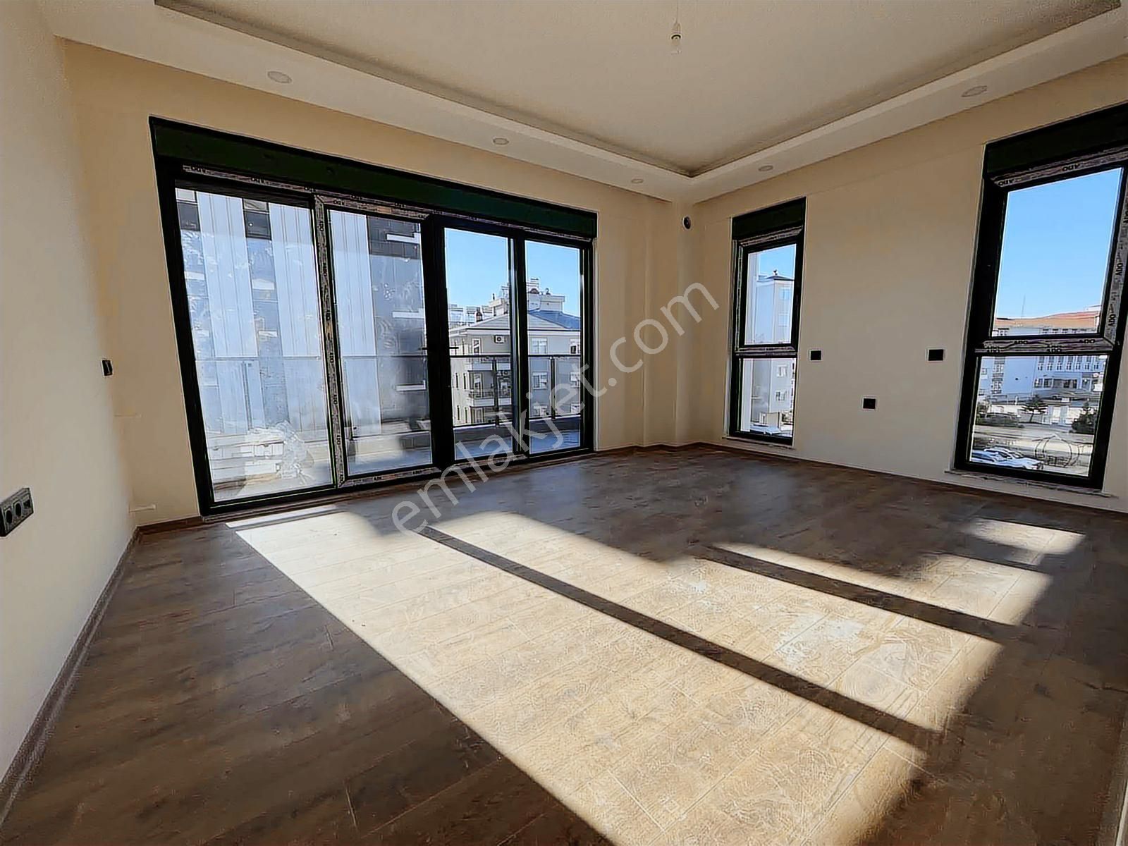 Barbaros'ta Havuz Manzaralı Lüks 2+1 - Görsel 34