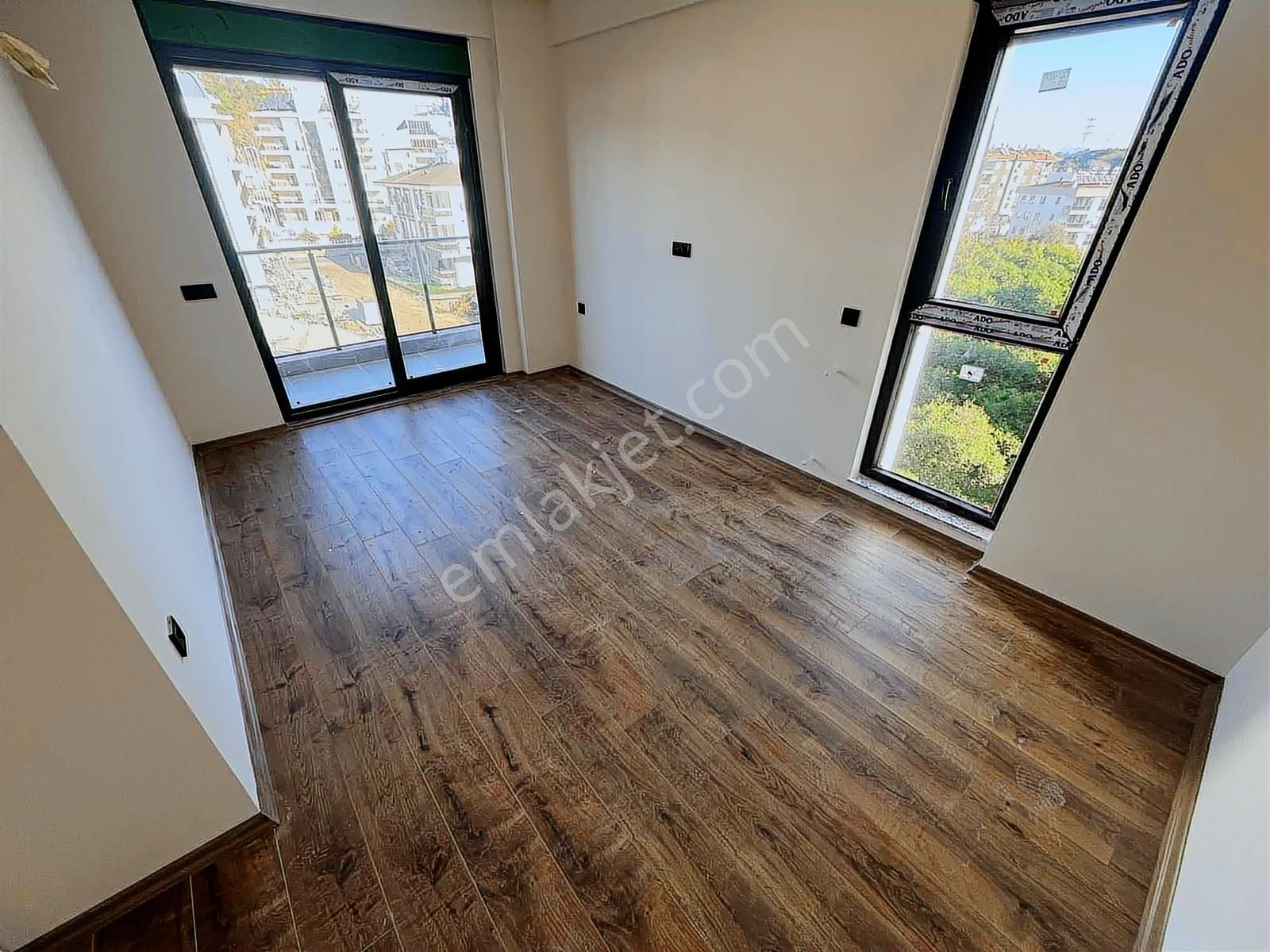 Barbaros'ta Havuz Manzaralı Lüks 2+1 - Görsel 24