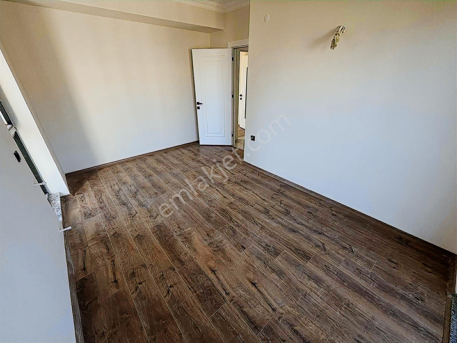 Barbaros'ta Havuz Manzaralı Lüks 2+1 - Görsel 20