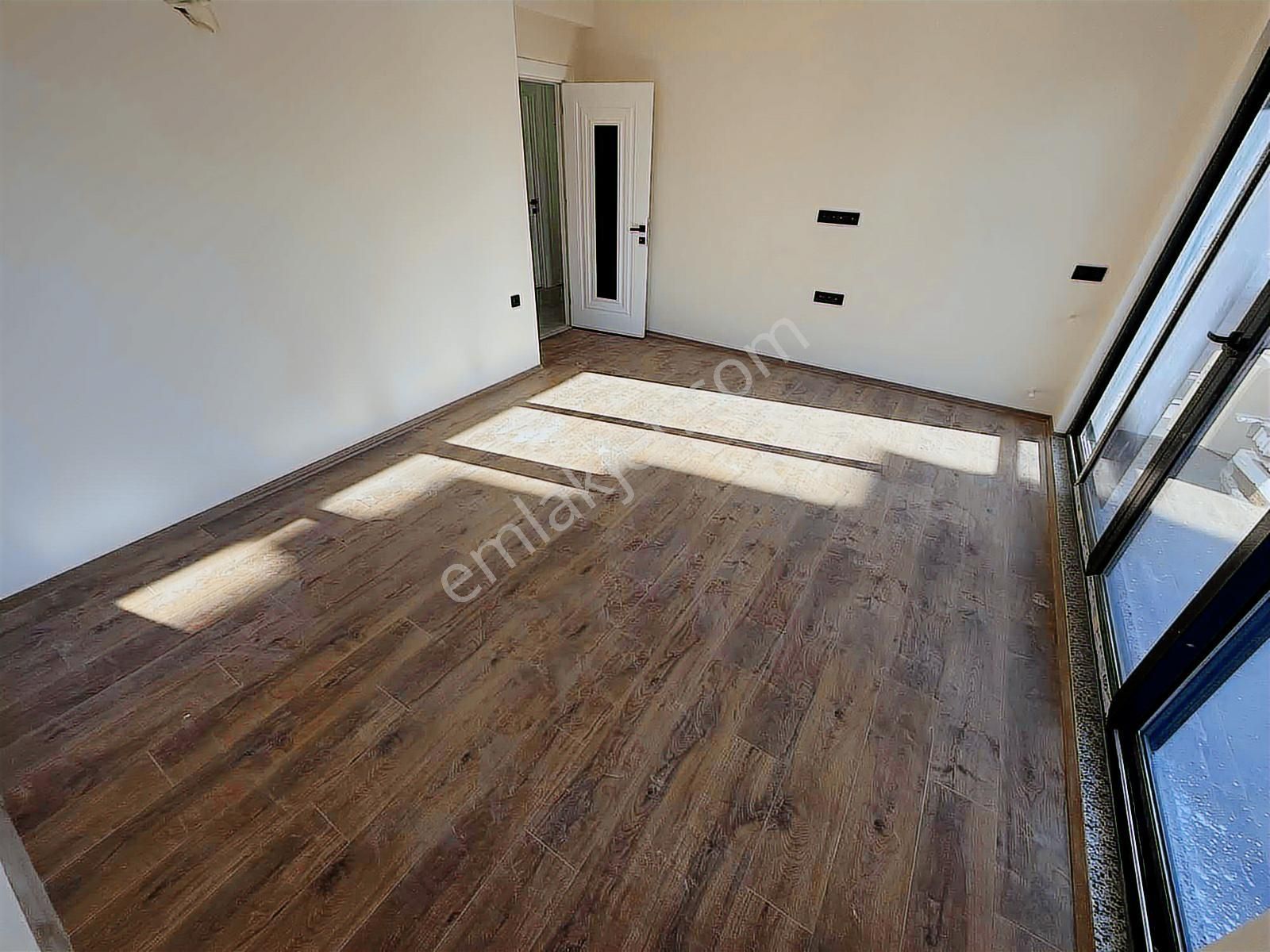 Barbaros'ta Havuz Manzaralı Lüks 2+1 - Görsel 16