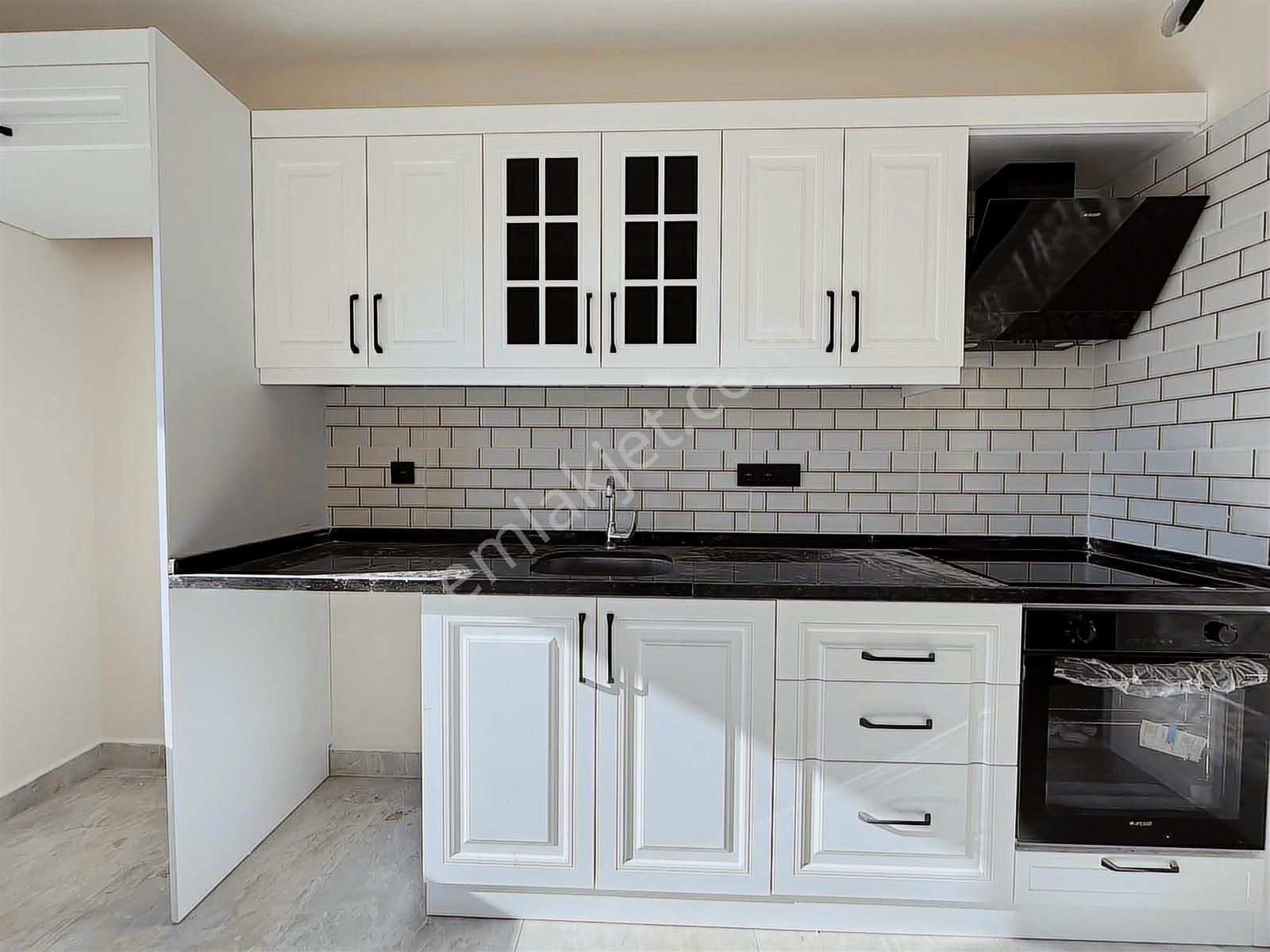 Barbaros'ta Havuz Manzaralı Lüks 2+1 - Görsel 26