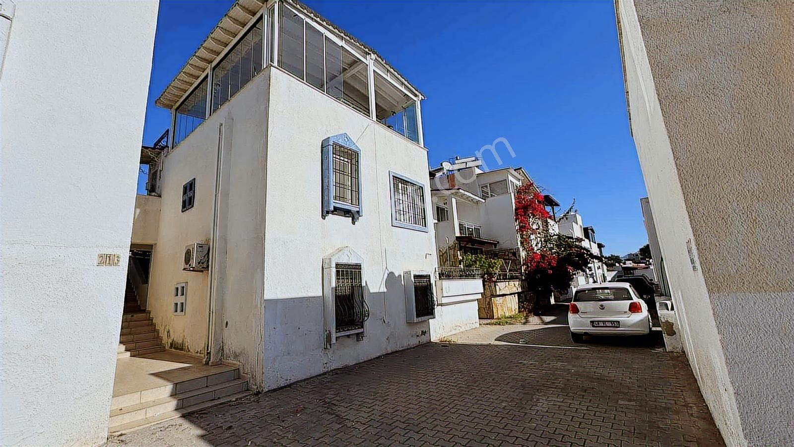 Bağla Bankevler`de Migros Altı 3+1 Alt Kat Dubleks Daire