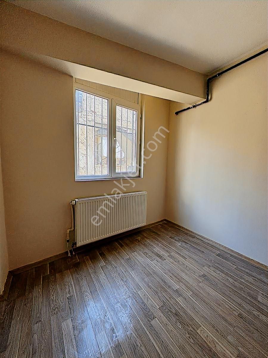 Bornova Küçük Parka Yürüme Mesafesinde 2+1 Satılık Daire - Görsel 8
