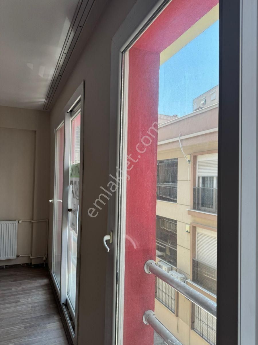 Bornova Küçük Parka Yürüme Mesafesinde 2+1 Satılık Daire - Görsel 7