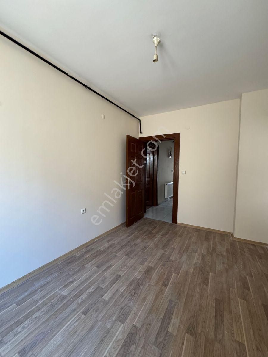 Bornova Küçük Parka Yürüme Mesafesinde 2+1 Satılık Daire - Görsel 9