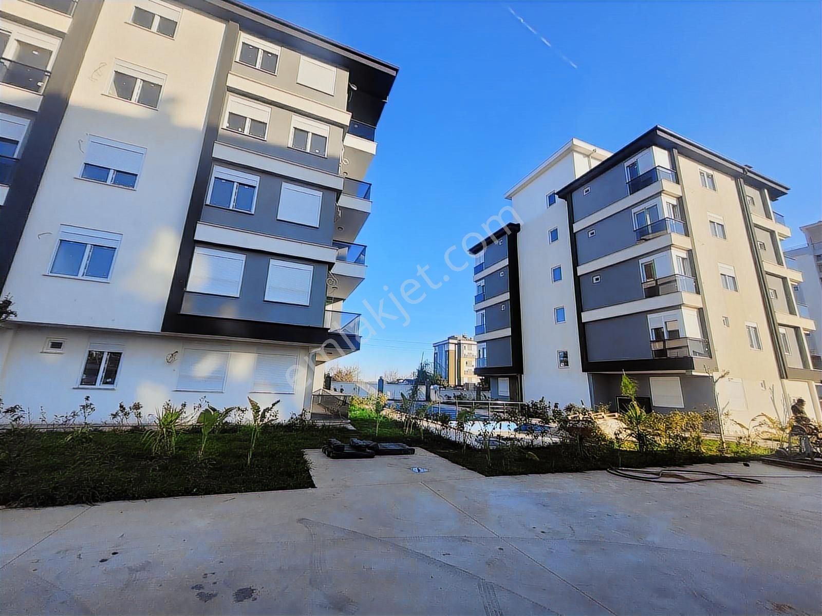 Antalaya Kepez Göksu Mah.satilik 1 Kat 1+1 Havuzlu Site İçerisin - Görsel 2