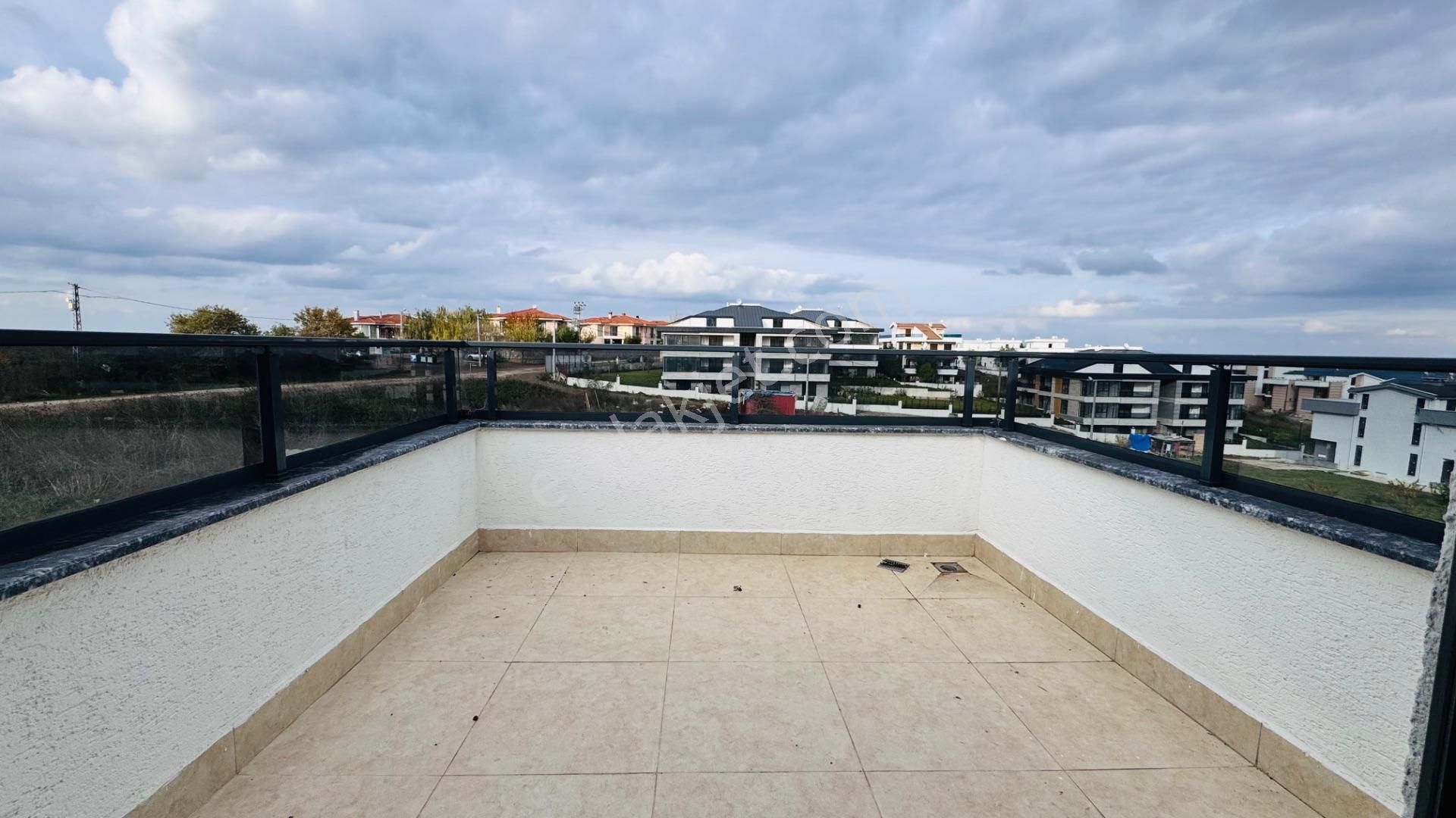 Yalova Toki Konutlarının Üst Kısmında Satılık Müstakil Villa - Görsel 8