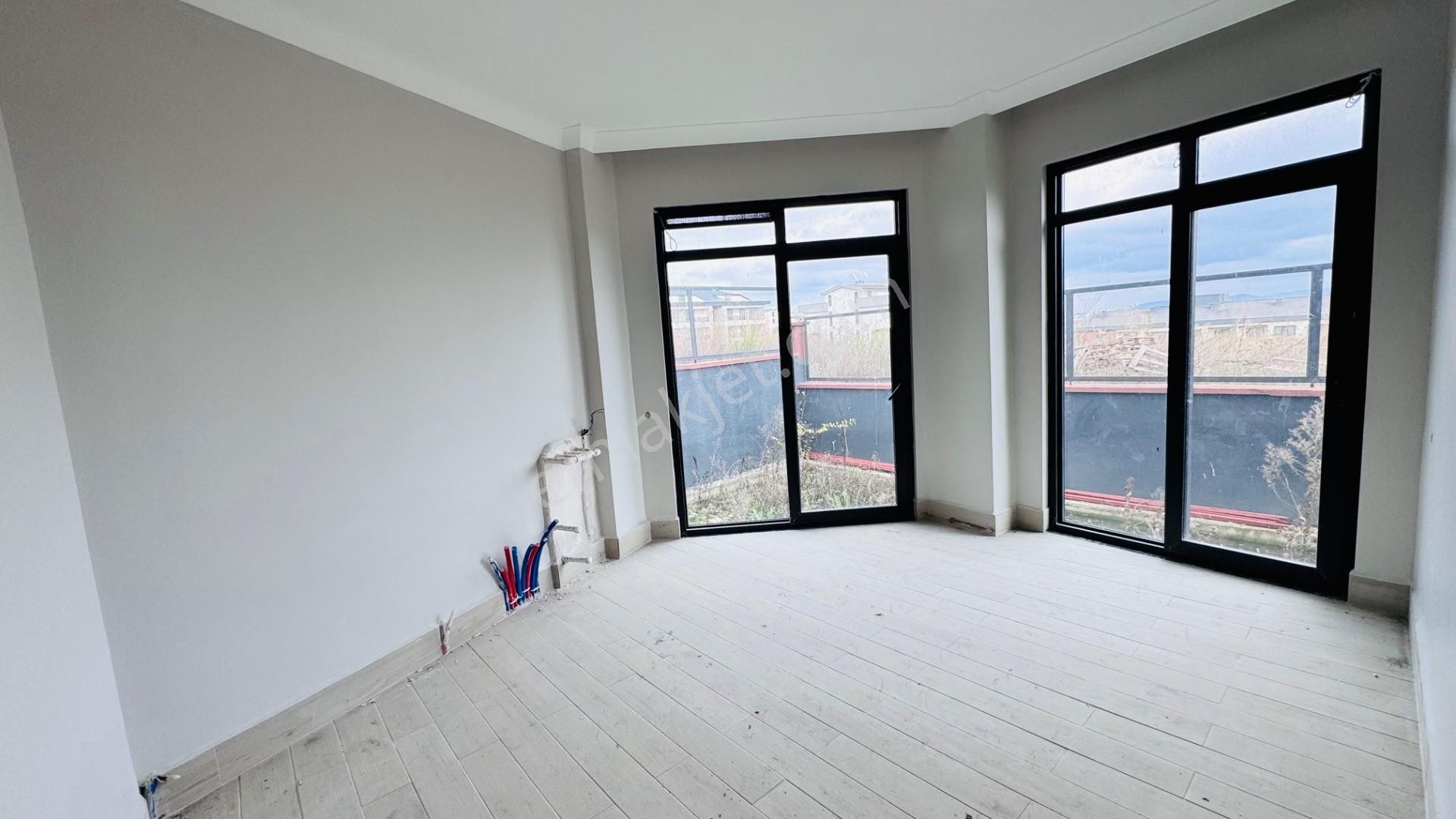 Yalova Toki Konutlarının Üst Kısmında Satılık Müstakil Villa - Görsel 21