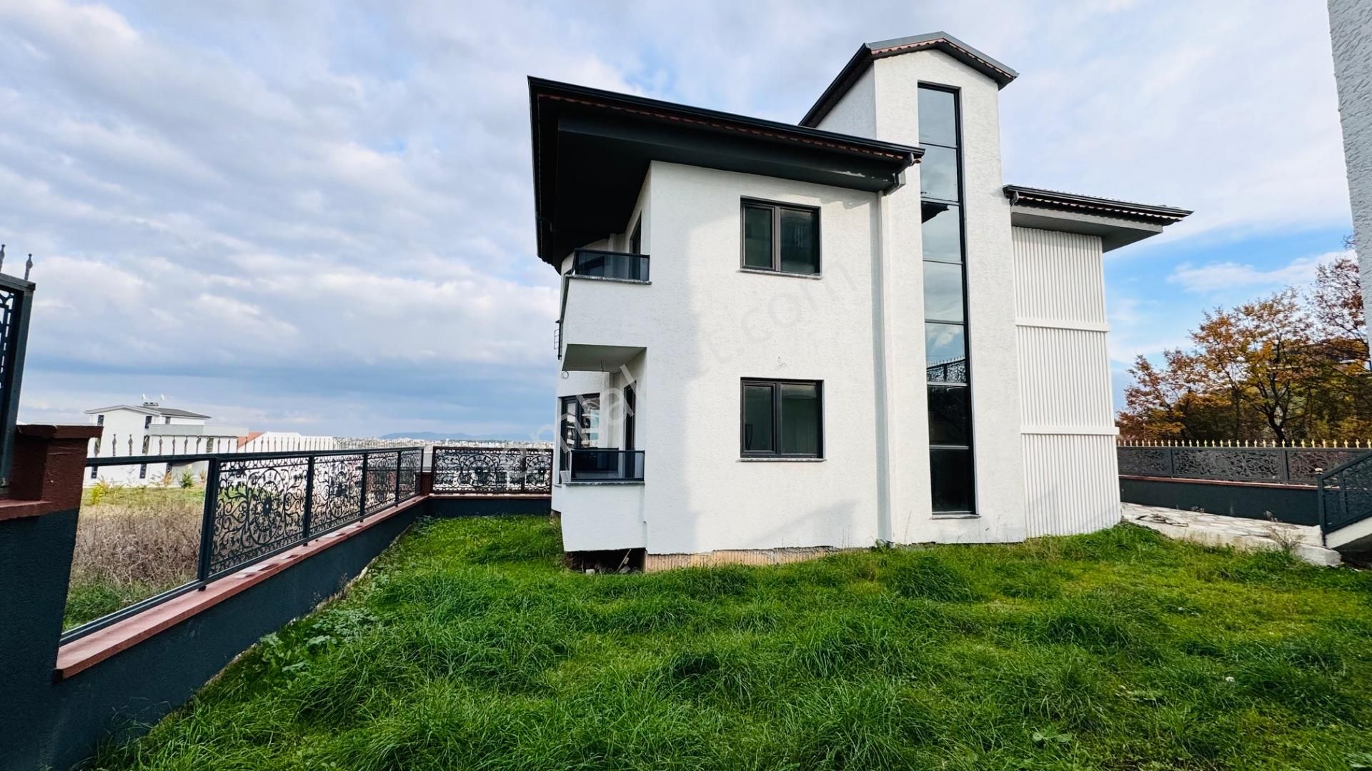 Yalova Toki Konutlarının Üst Kısmında Satılık Müstakil Villa - Görsel 4