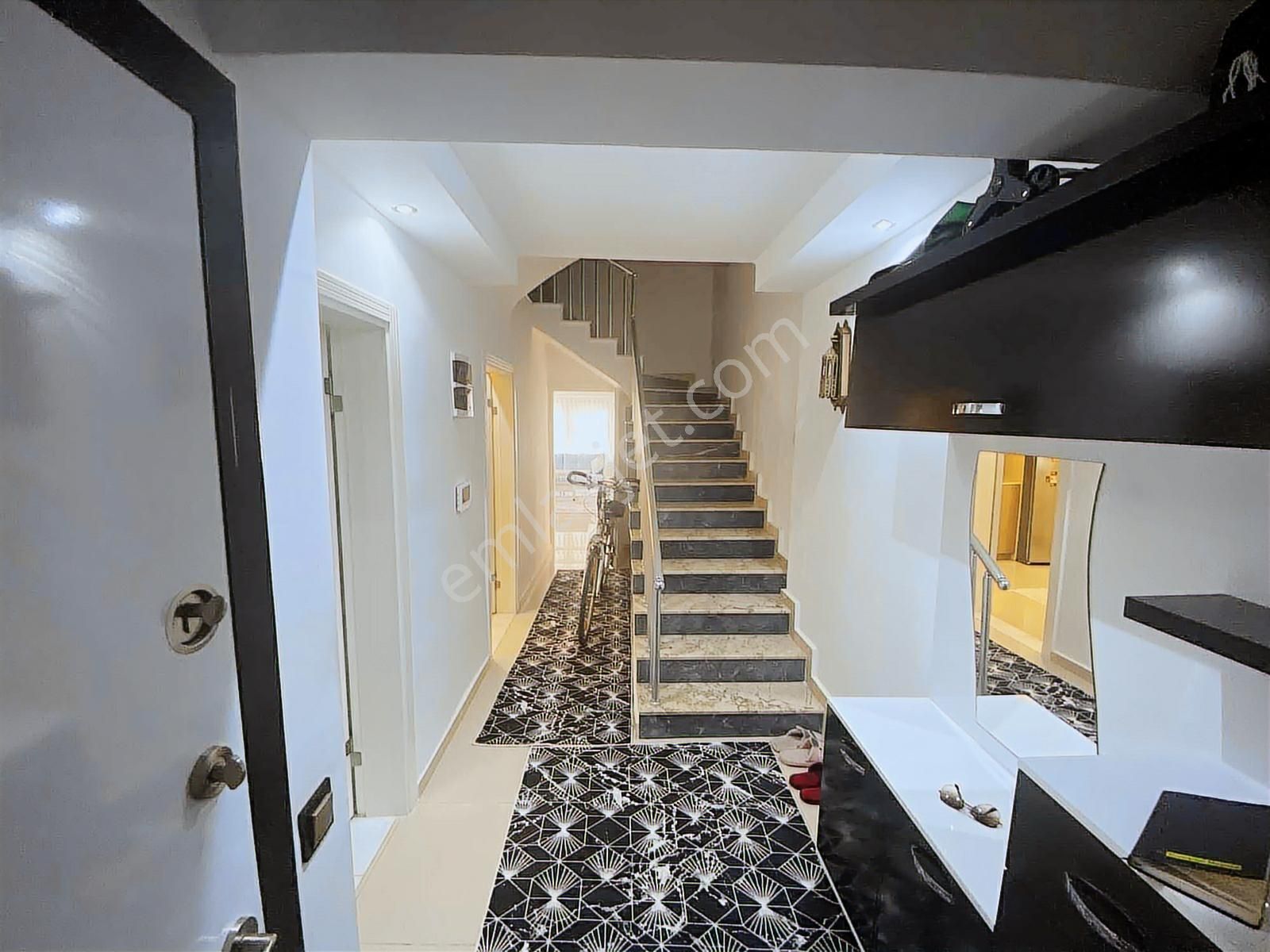 Kaçırılmayacak Fırsatta Ultra Lüx Full Yapılı Villa - Görsel 2