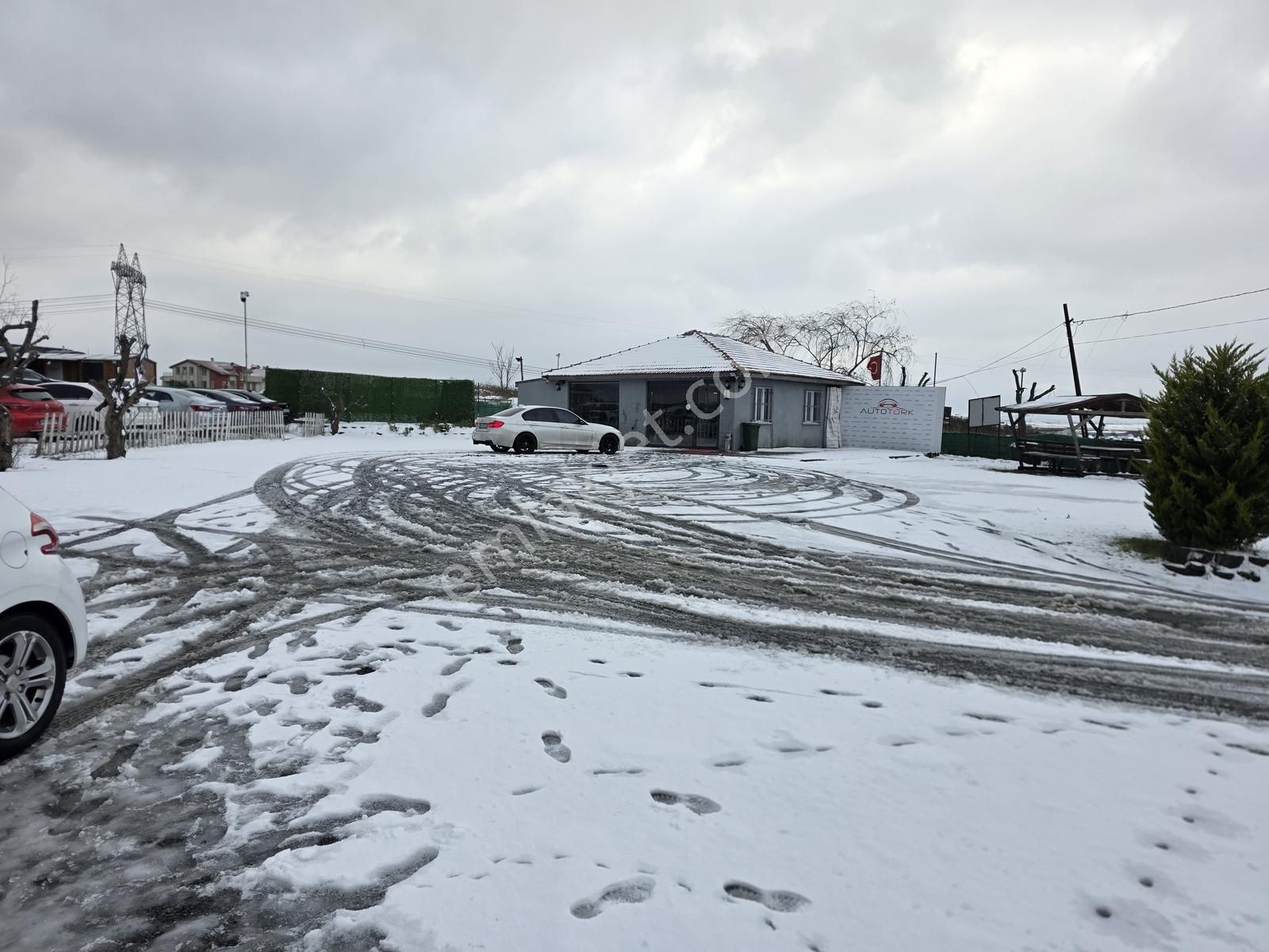 Fatih Caddesine Cepheli 1.200 M²arsa Üzerinde Prestijli Showroom - Görsel 24