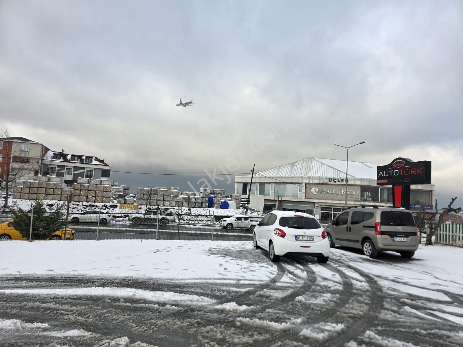 Fatih Caddesine Cepheli 1.200 M²arsa Üzerinde Prestijli Showroom - Görsel 25