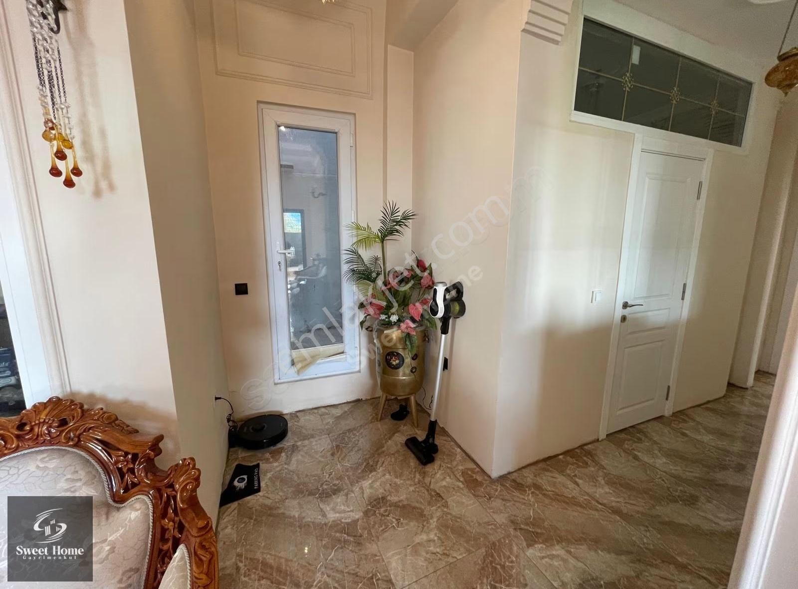 Küçükçekmece Gölü Kıyısında Muhteşem Manzaralı Kiralık Müstakil - Görsel 2