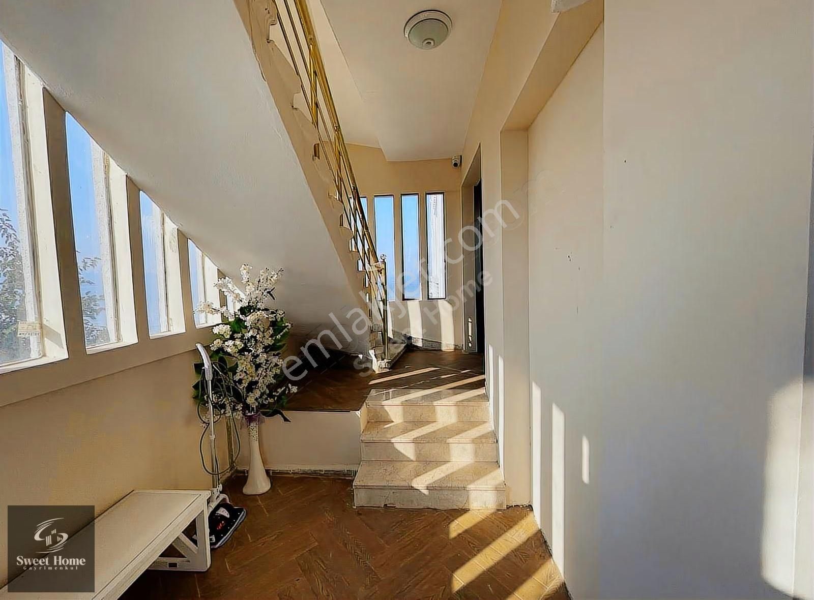 Küçükçekmece Gölü Kıyısında Muhteşem Manzaralı Kiralık Müstakil - Görsel 19