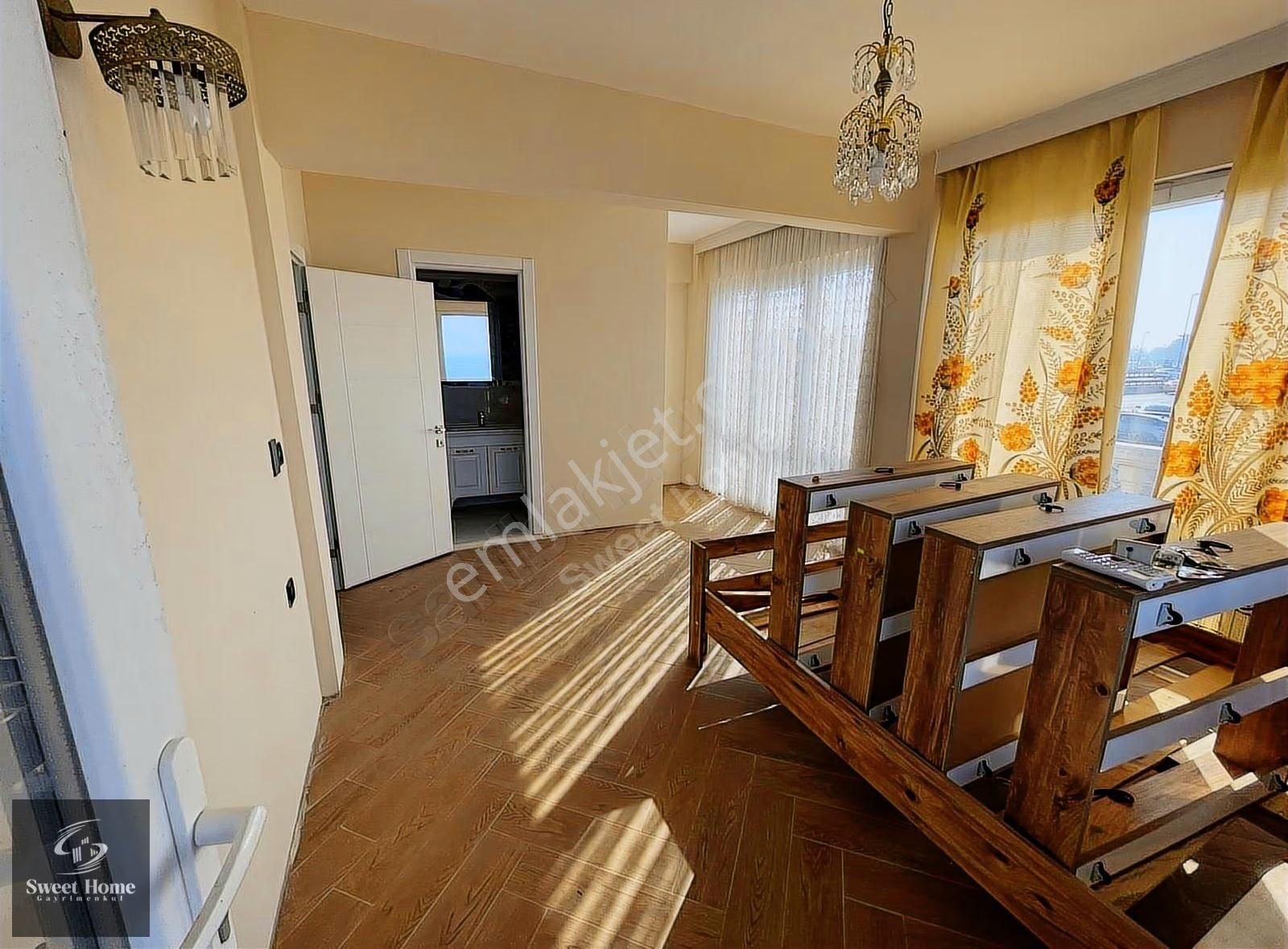 Küçükçekmece Gölü Kıyısında Muhteşem Manzaralı Kiralık Müstakil - Görsel 23